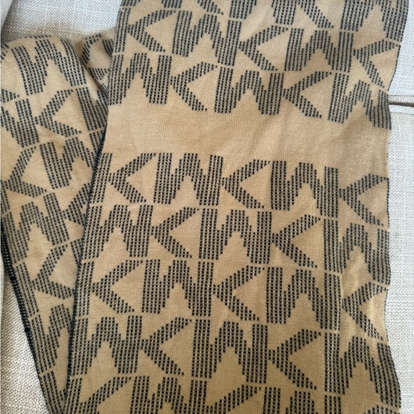 Michael Kors Scarf reversible - Picture 5 of 6